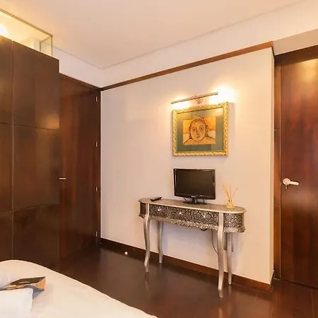 Frente Al Parque, En El Centro *