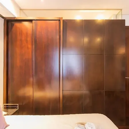 Frente Al Parque, En El Centro *